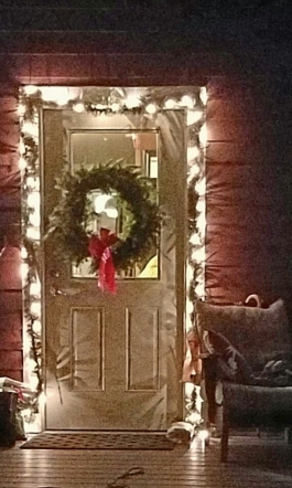 decorated-doorway-for-the-holidays